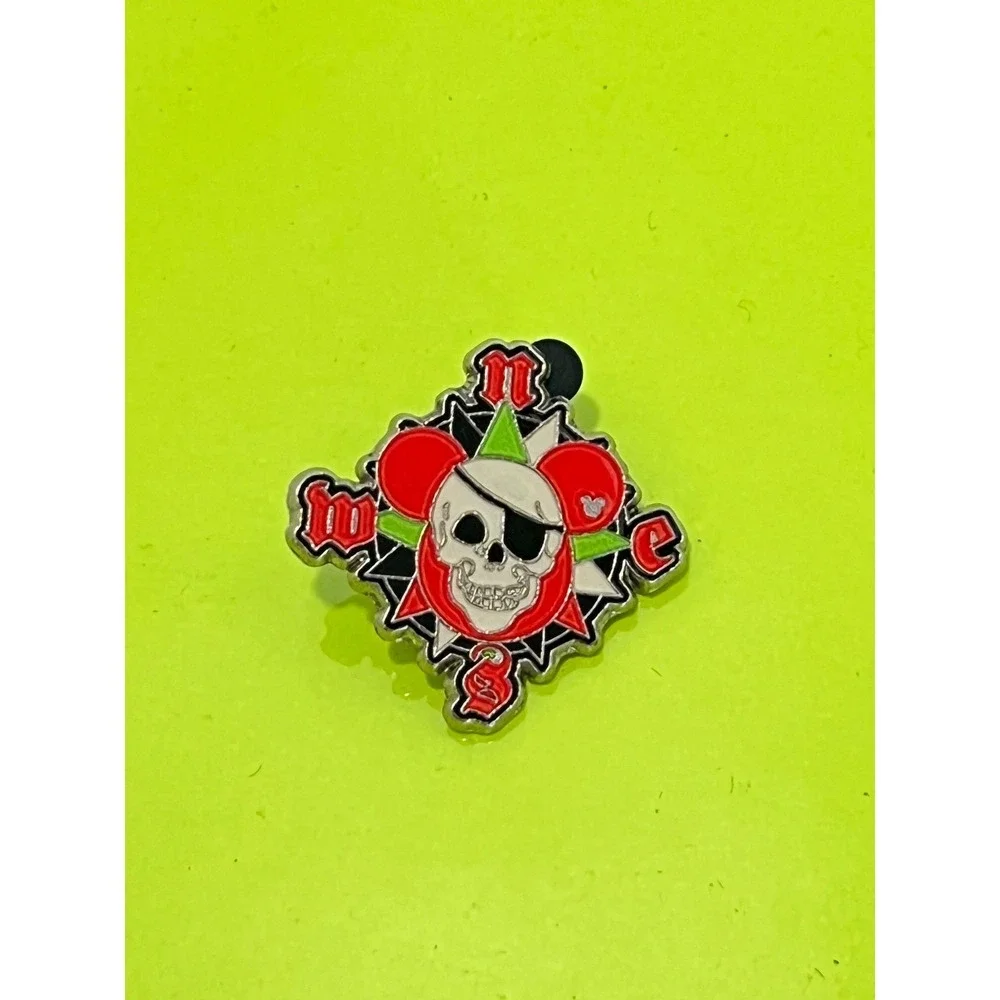 Disney Hidden Mickey Pin 2007 Pirate Skull Compass Rose Enamel 1 of 7 Red EUC